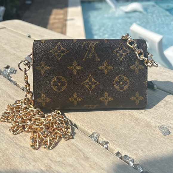 LOUIS VUITTON Coin Wallet/Crossbody - Picture 2 of 6